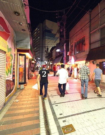 横須賀の立ちんぼがいるドブ坂通り